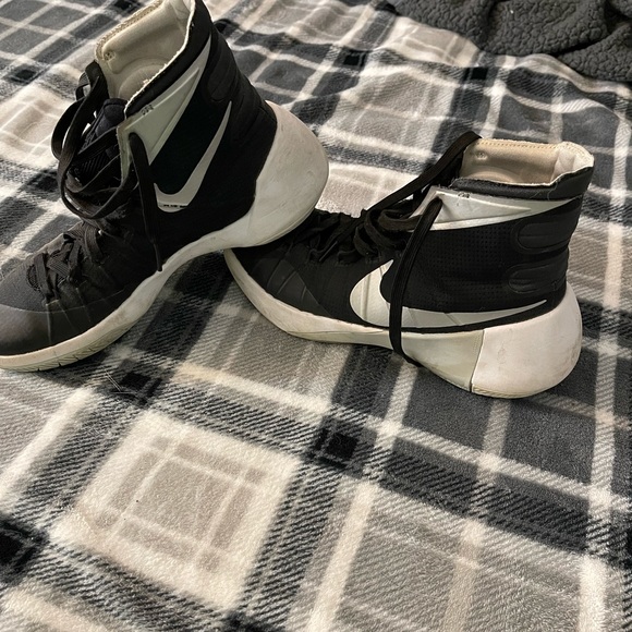 2015 Nike Hyperdunk Basketball Shoes - Picture 2 of 6